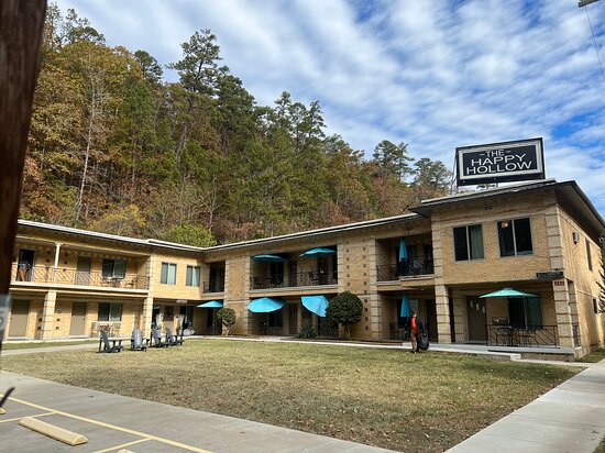 Happy Hollow Motel