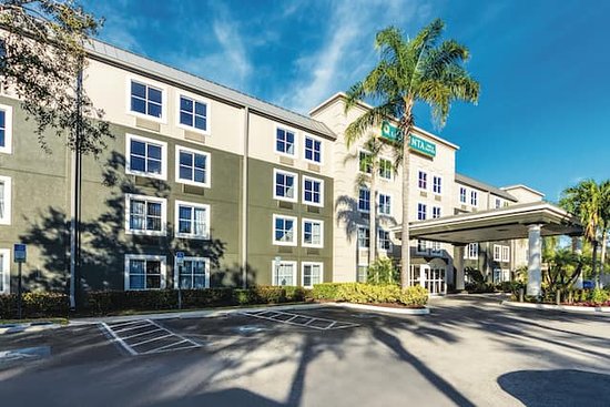 La Quinta Inn & Suites by Wyndham Naples East (I-75)
