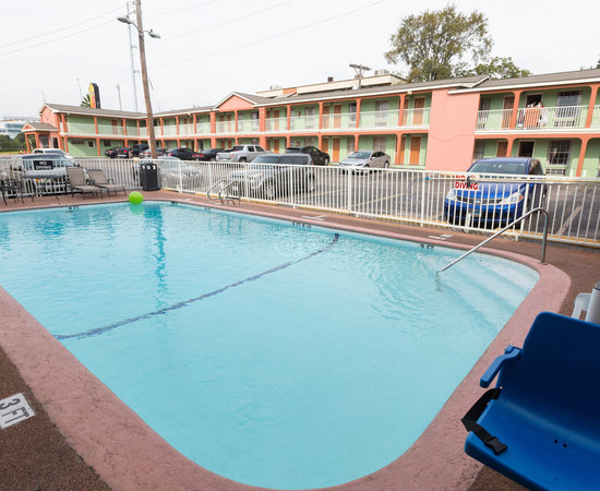 Super 8 by Wyndham Austin Downtown/Capitol Area