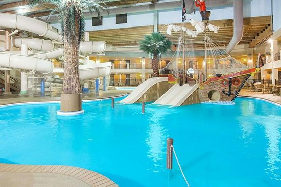 Ramada by Wyndham Des Moines Tropics Resort & Conference Ctr