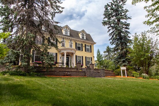 Historic Salyards Mansion | Duluth Boutique Hotel