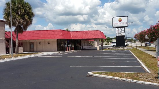 Paramount Lakeside Inn and Suites