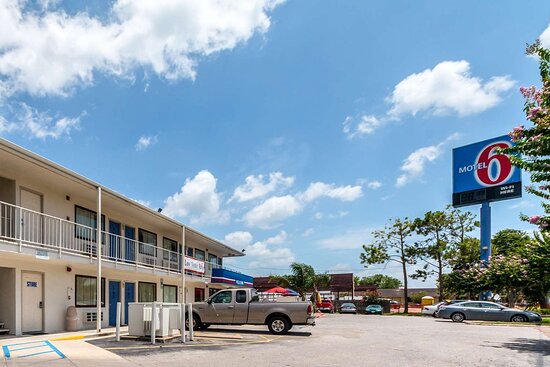 Motel 6 Victoria
