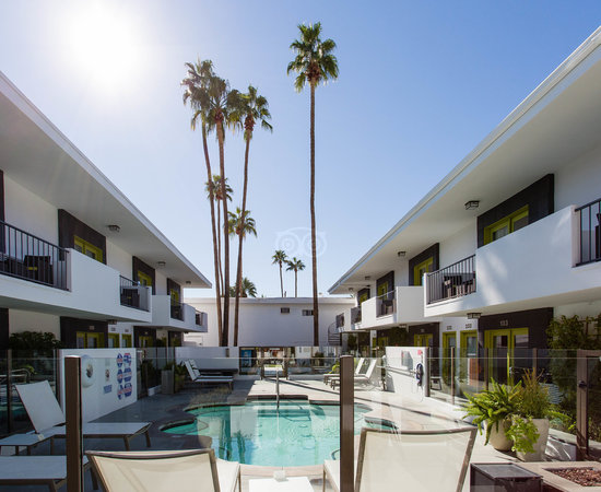 7 Springs Inn & Suites