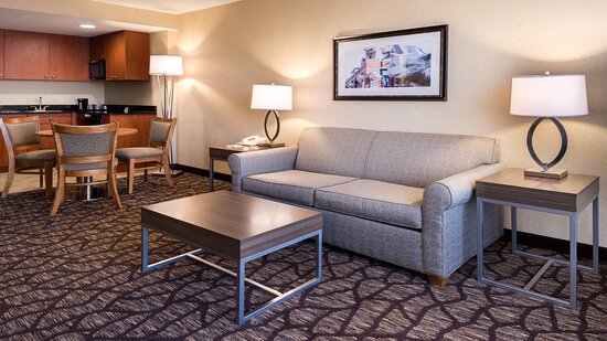 Holiday Inn & Suites Warren by IHG