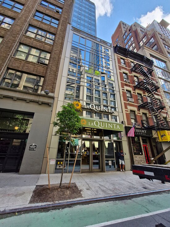 La Quinta Inn & Suites by Wyndham Times Square South