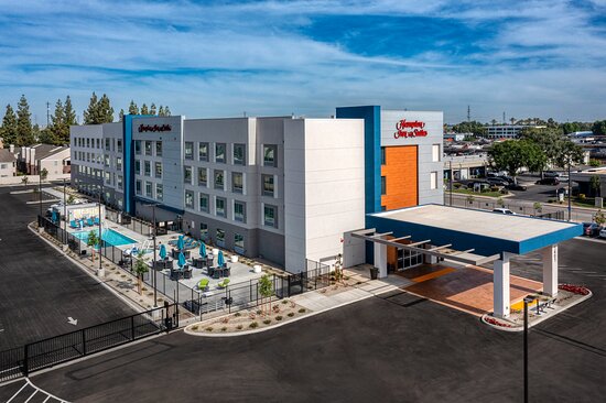 Hampton Inn & Suites Bakersfield Central
