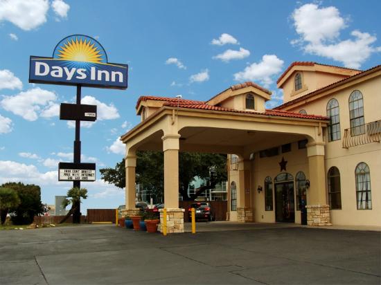 Days Inn by Wyndham San Antonio Northwest/Seaworld