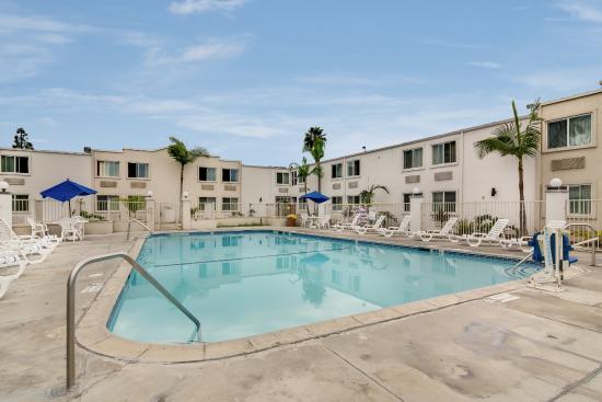 Motel 6 Carson