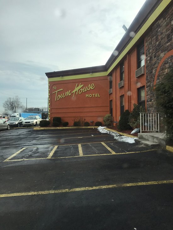 Town House Inn & Suites