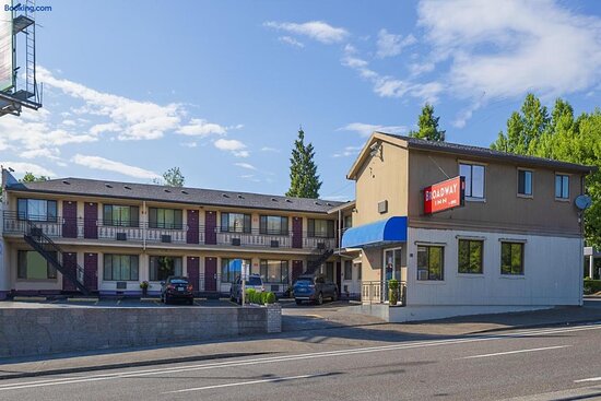 Broadway Inn by OYO downtown Portland