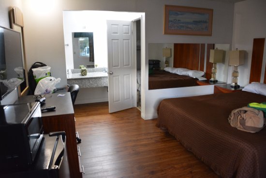 Riverside Inn and Suites
