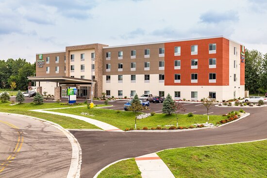 Holiday Inn Express & Suites Elkhart North By IHG