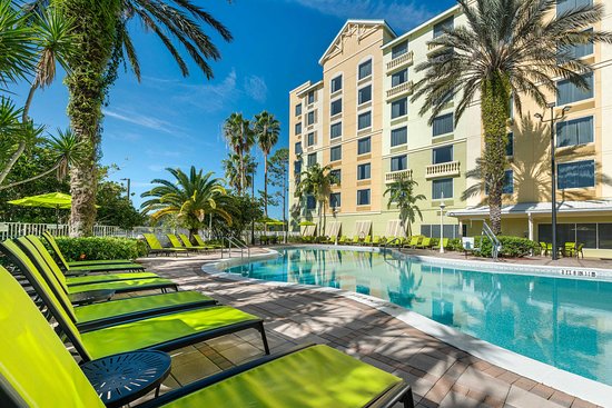 Comfort Suites Maingate East