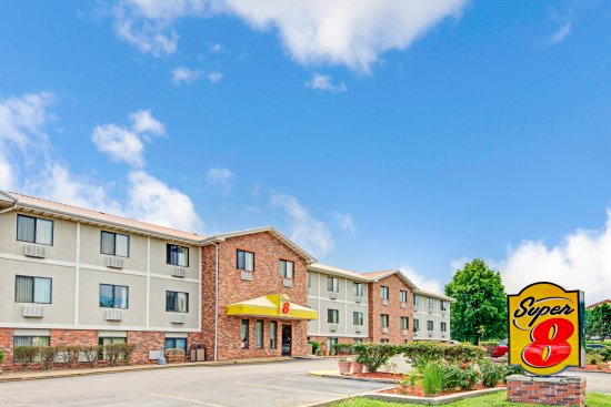 Super 8 by Wyndham Lenexa Overland Park Area