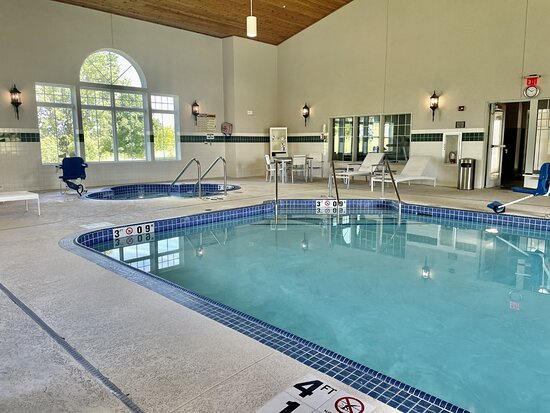Country Inn & Suites by Radisson, Fond du Lac, WI