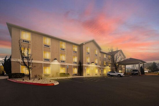 Comfort Inn & Suites Airport