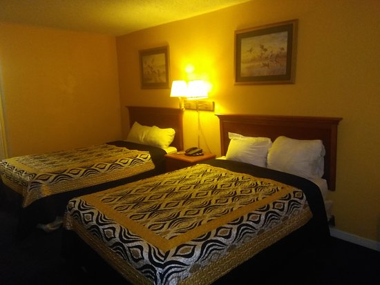 Super 8 by Wyndham Portsmouth - Norfolk