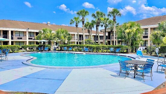 APM Inn & Suites