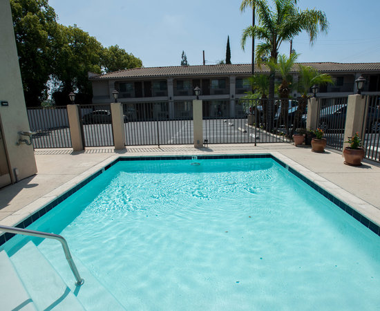 Burbank Inn & Suites