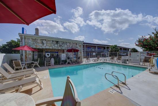 Motel 6 San Antonio, TX - Northwest Medical Center