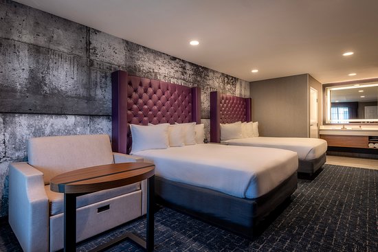Camelot Inn & Suites