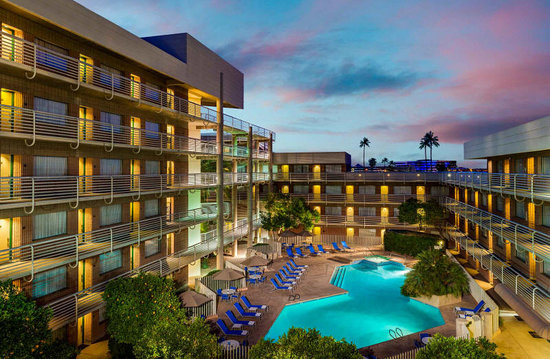 Doubletree Suites By Hilton Hotel Phoenix