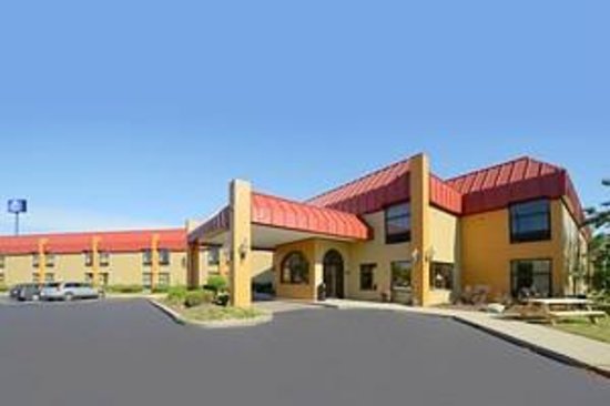 Days Inn & Suites by Wyndham Kalamazoo