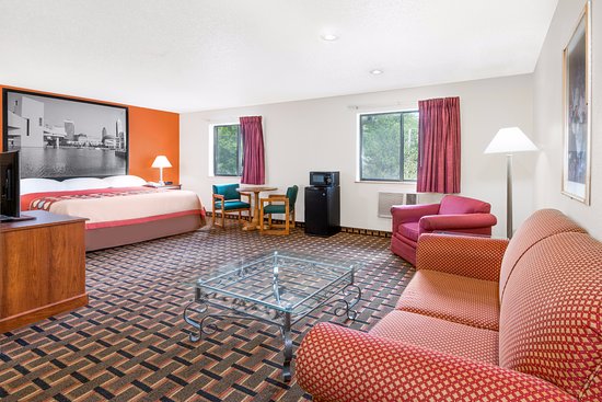 Super 8 by Wyndham Kent/Akron Area