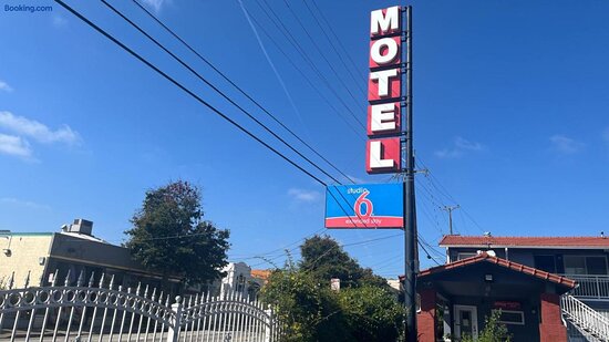The Oaks Motel