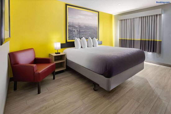 Super 8 by Wyndham Hazleton