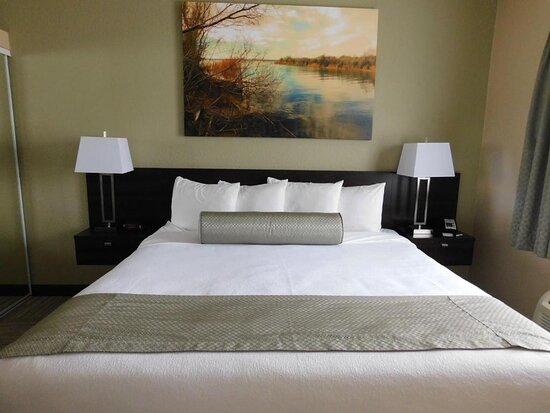 Island Suites Hotel