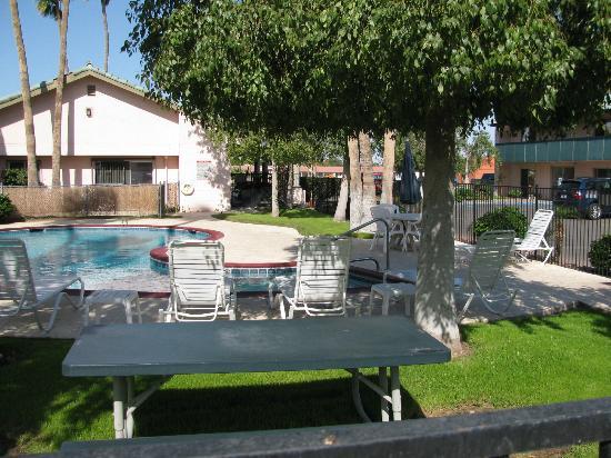 Econo Lodge Inn & Suites
