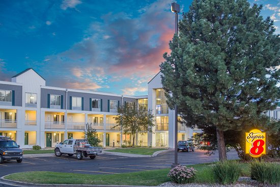 Super 8 by Wyndham Madison East