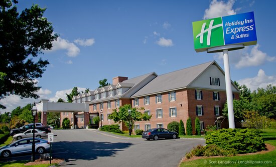 Holiday Inn Express & Suites Merrimack - Nashua by IHG