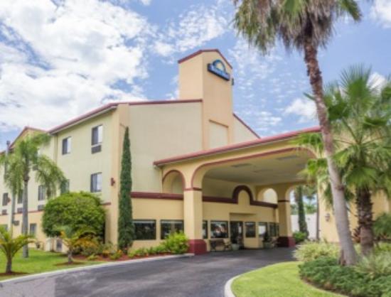 Days Inn by Wyndham Sarasota I-75