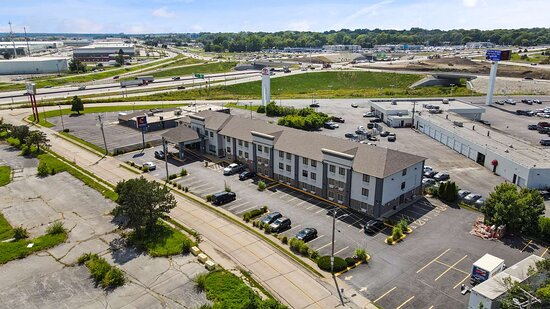 Comfort Inn & Suites St. Louis - Hazelwood