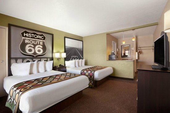 Super 8 by Wyndham Conference Center Nau/Downtown
