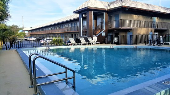Amber Inn & Suites
