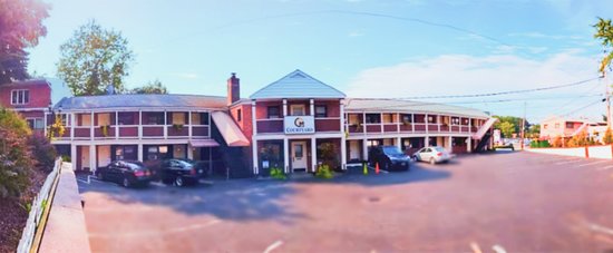 Central Motel Courtyard