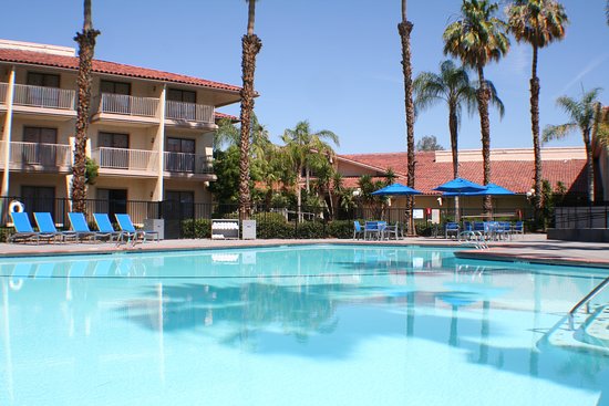 DoubleTree by Hilton Hotel Bakersfield