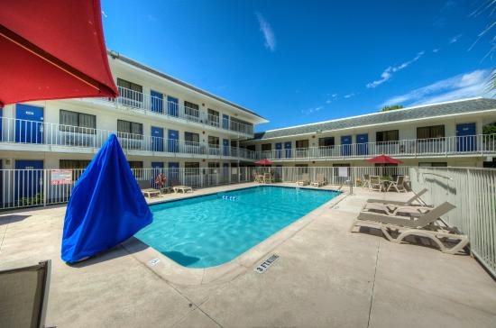 Motel 6 Bradenton