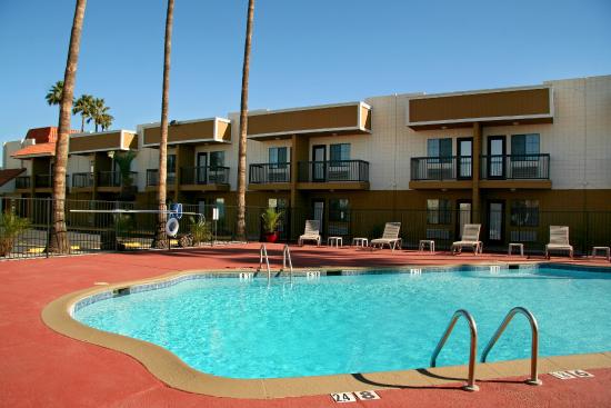 Econo Lodge Inn & Suites