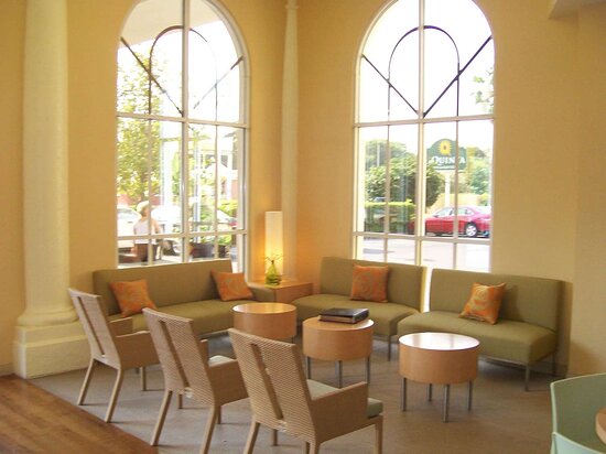 La Quinta Inn & Suites by Wyndham Sarasota Downtown