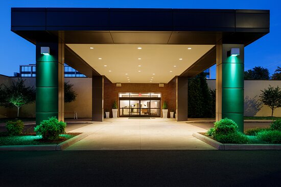 Holiday Inn & Suites Charleston West By IHG