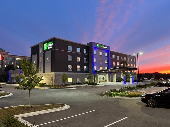 Holiday Inn Express & Suites Chicago Schaumburg By IHG