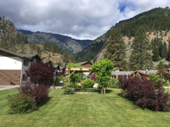 Aspen Condominiums at Icicle Village Resort