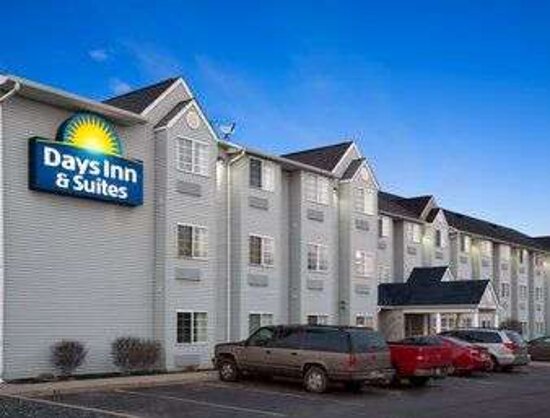 Days Inn & Suites by Wyndham Lafayette in