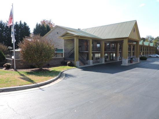 Days Inn by Wyndham Conover - Hickory