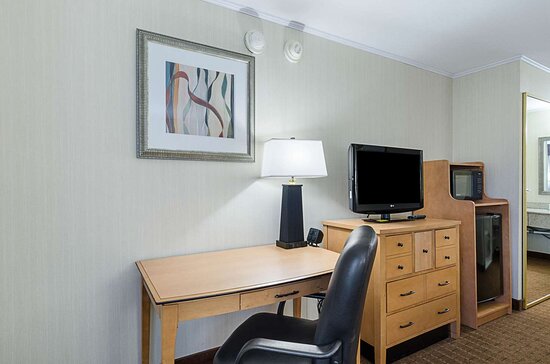 Quality Inn & SuitesQuality Inn & Suites Northampton- Amherst